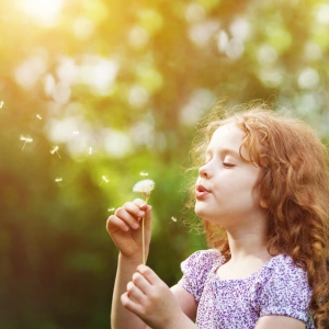 Airborne pollen is one of the causes of children’s allergy reactions that need to be treated with medications