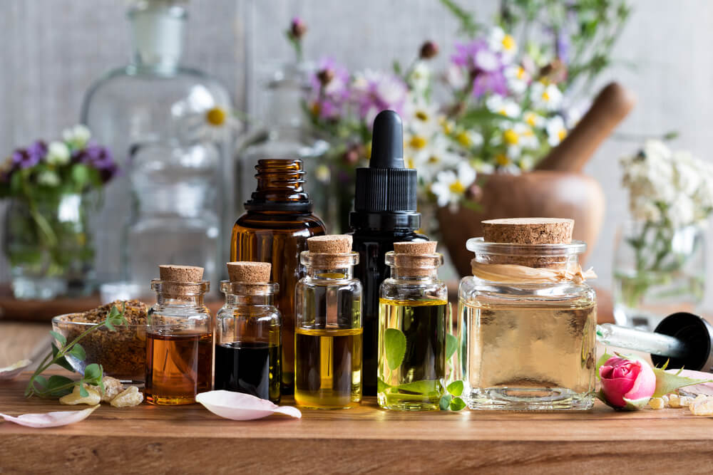 https://allerpops.com/wp-content/uploads/2021/03/Essential-oils-for-allergy-treatment.jpg